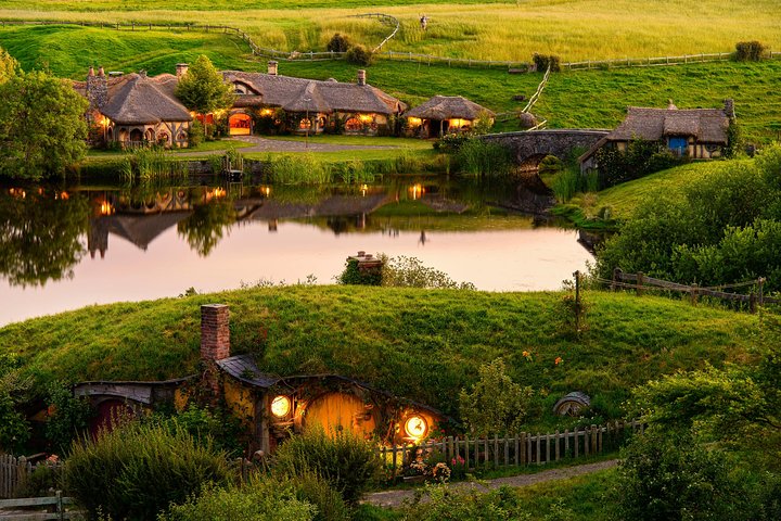 Auckland to Rotorua via Hobbiton Small Group Tour (One Way) - Image 1