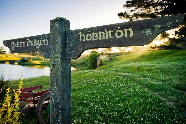 Auckland to Waitomo Caves and Hobbiton Movie Set Private Tour - Image 1
