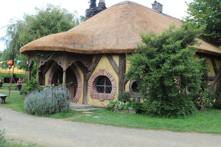 Hobbiton Afternoon Tour in Luxury Minibus from Auckland to Auckland - Image 1