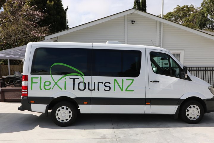 Hobbiton Afternoon Tour in Luxury Minibus from Auckland to Auckland - Image 2