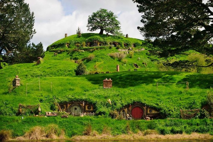 Hobbiton Movie Set and Waitomo Caves Full Day Tour from Auckland - Image 2