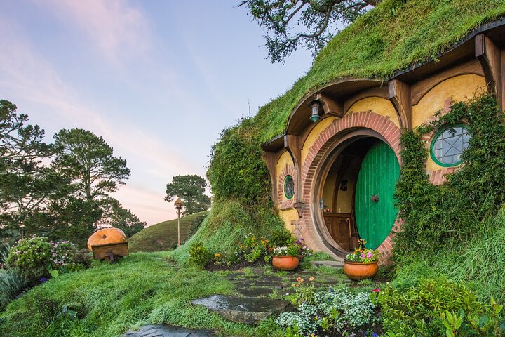 Hobbiton Movie Set Banquet Experience Private Tour From Auckland - Image 3