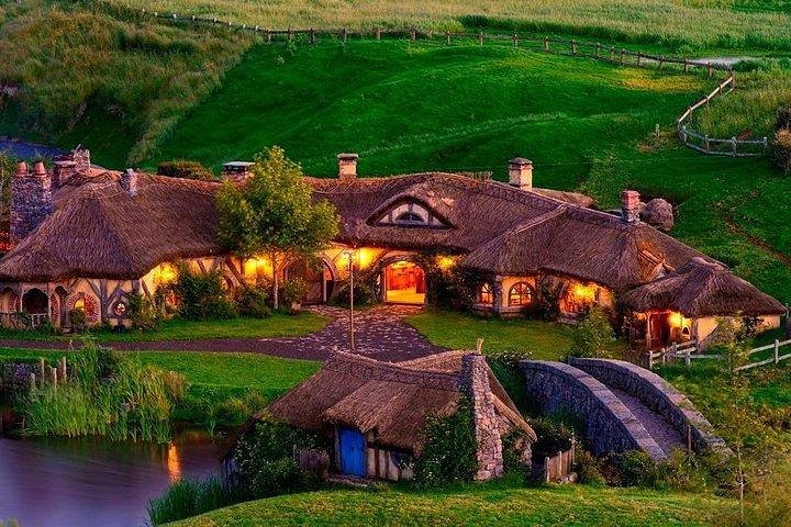Hobbiton movie set from Auckland. Small group of 4-5 people. - Image 3