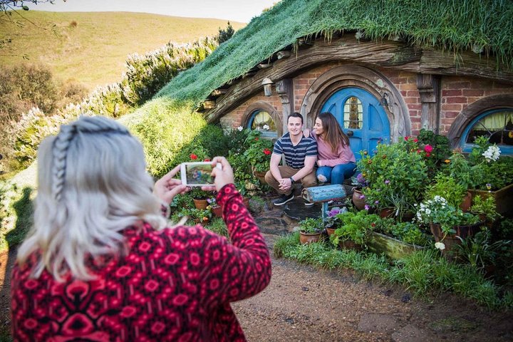 Hobbiton movie set from Auckland. Small group of 4-5 people. - Image 5
