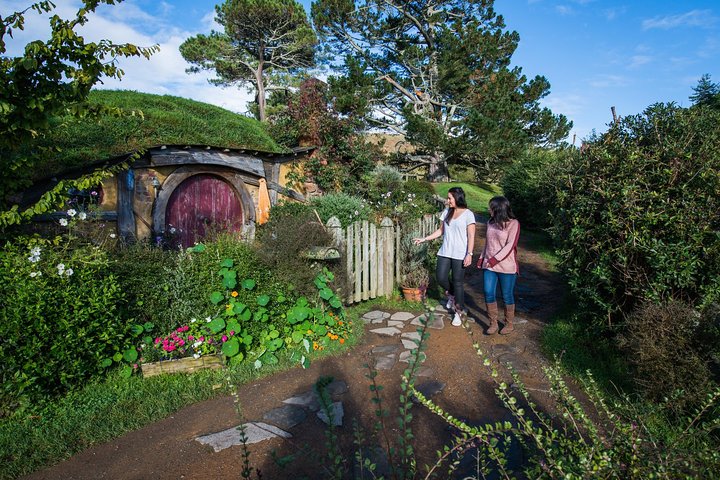 Hobbiton Movie Set Group Tour Early Access (Avoid the crowds!) - Image 1