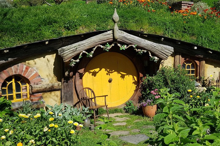 Hobbiton Movie Set Luxury Private Tour from Auckland - Image 3