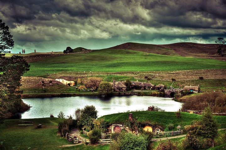 Hobbiton Movie Set tour & Bluespring & Glowworm Cave day tour - Image 5