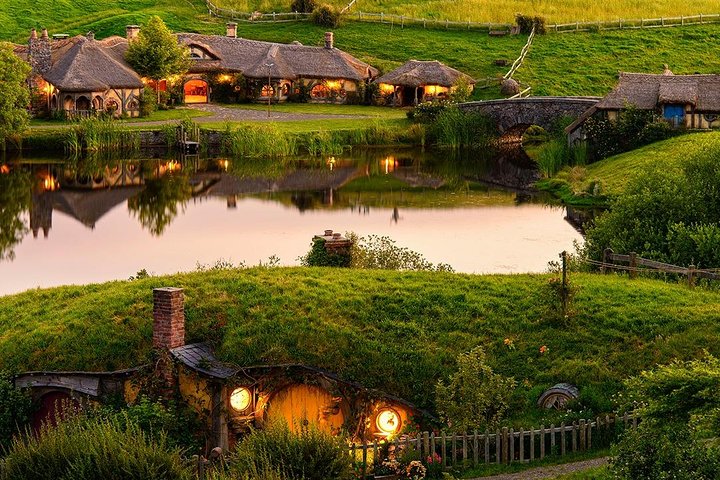 Hobbiton & Rotorua Small Group Tour incl Te Puia, Hangi Buffet Lunch & Concert - Image 5