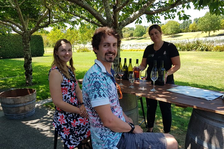 Kumeu Vineyard Shuttle Tour - Image 2