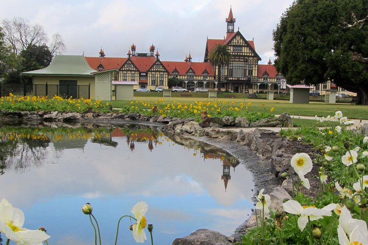Private 3 Days Tour From Auckland: Hobbiton, Hamilton, Rotorua & Waitomo Caves - Image 1