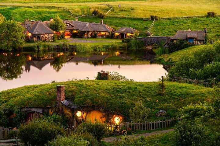 Private 3 Days Tour From Auckland: Hobbiton, Hamilton, Rotorua & Waitomo Caves - Image 4