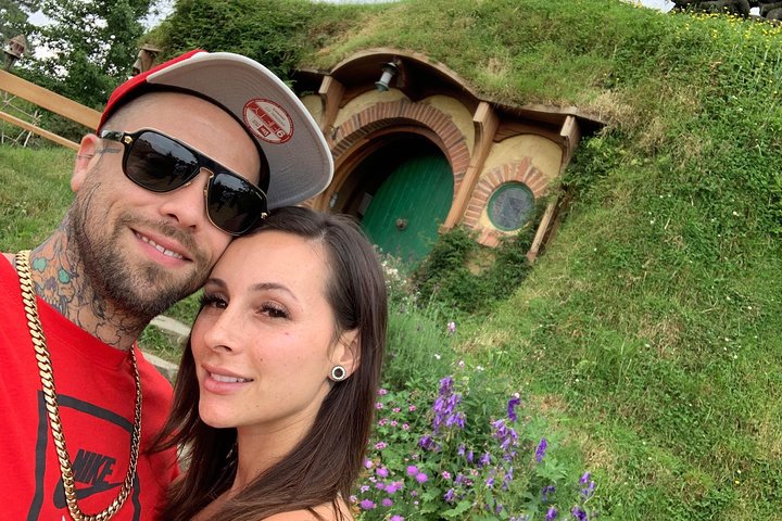 Private Luxury Tour to Hobbiton Movie set for Couple and Small Groups from AKL - Image 1
