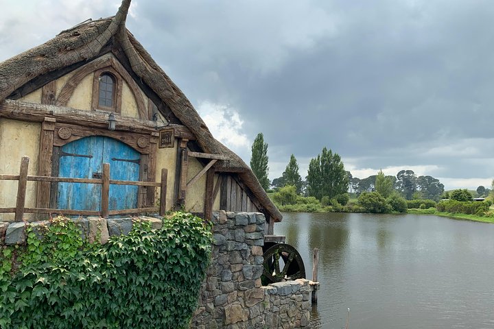 Private Luxury Tour to Hobbiton Movie set for Couple and Small Groups from AKL - Image 3