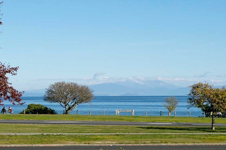 Private Tour [3 Days]: Huka Falls, Lake Taupō, Napier, Art Deco, Cape Kidnappers - Image 4