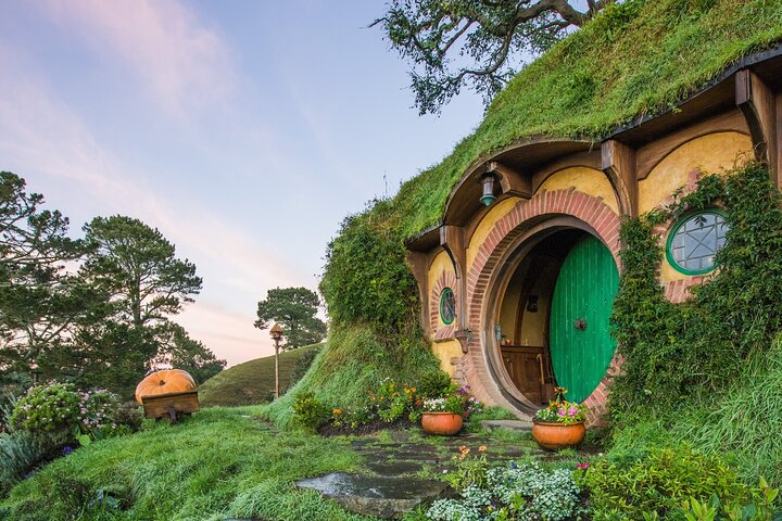 Private Tour: Hobbiton Movie Set & Hamilton Gardens Experience - Image 3