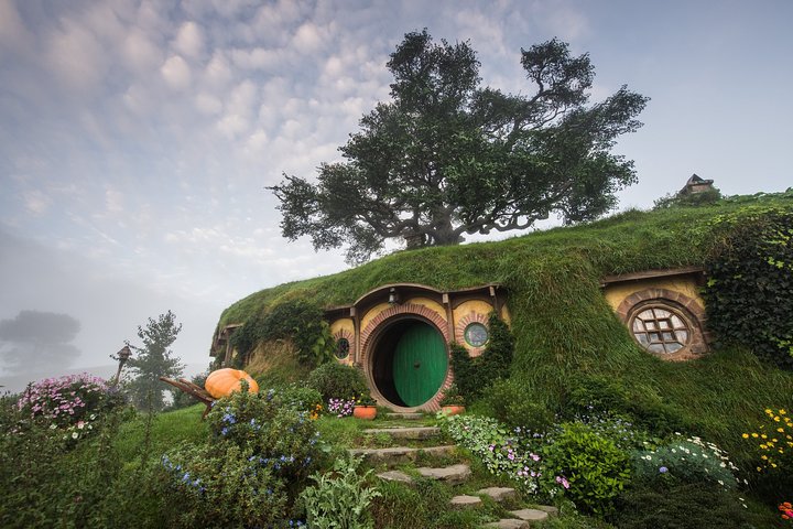 Private Tour: Hobbiton Movie Set & Hamilton Gardens Experience - Image 2