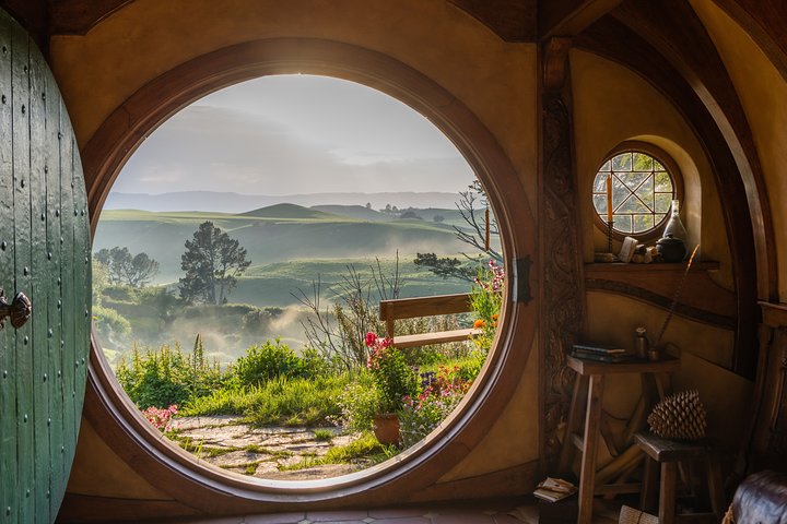 Private Tour: Hobbiton Movie Set & Hamilton Gardens Experience - Image 1