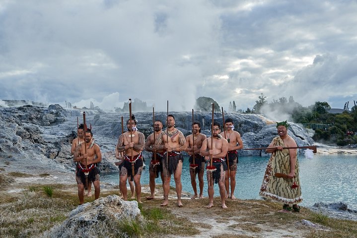 Private Tour to Te Puia, Hangi Buffet Lunch &Cultural Performance - Image 3