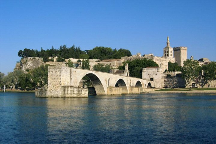 Avignon & the Pont du Gard - Image 4