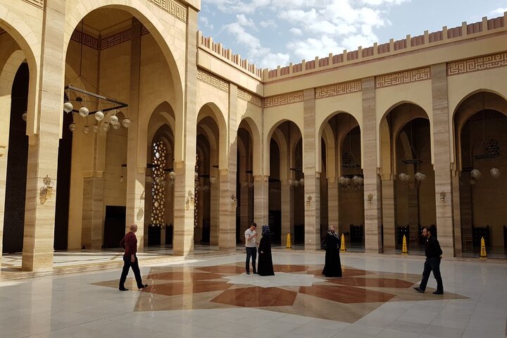 Guided tour in Bahrain by local licensed tourist guide - Image 5
