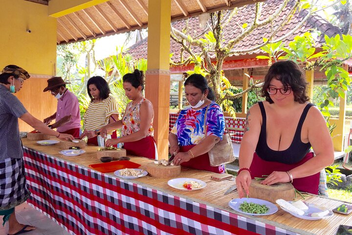 Bali Cooking Class with Hotel Pick-up - Image 1