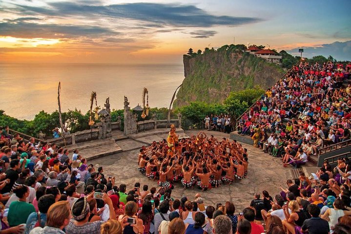 Bali Tour Uluwatu Temple, Sunset and Seafood Dinner - Image 4