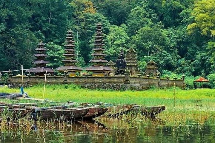 Bali Trekking Tour into the Jungle of Tamblingan forest and canoeing - Image 1