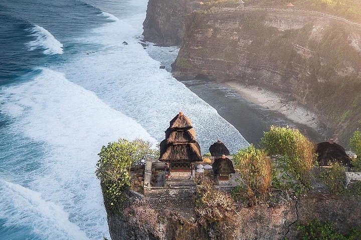 Best Bali Beaches - Uluwatu Temple - FREE Wi-Fi  - Image 3