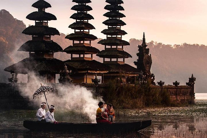 Best Of Temple In the Lake – Ulun Danu Baratan - Image 3