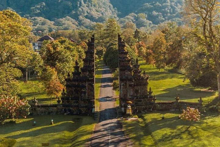 Best West of Bali: Banyumala Waterfall, Handara Gate and Temple - Image 5