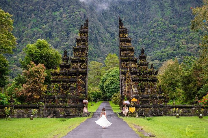Best West of Bali: Banyumala Waterfall, Handara Gate and Temple - Image 2