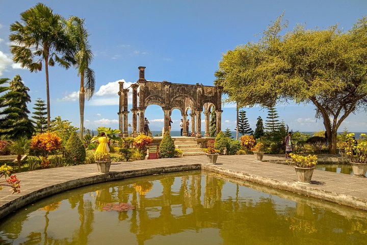 East Bali Tour, Lempuyang - Tirta Gangga - Ujung Soekasada - Black sand Beach - Image 2