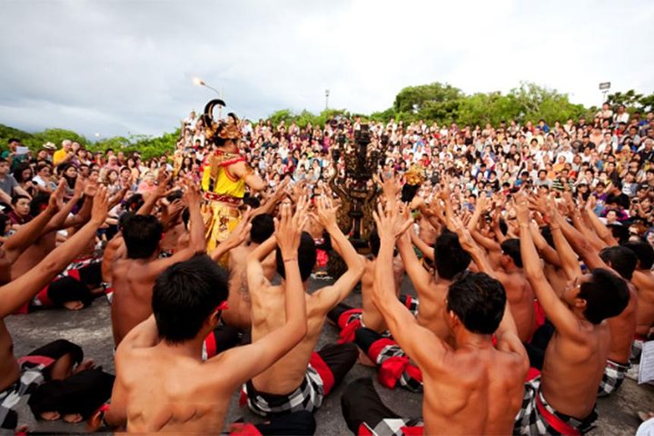 Half Day Private Tour GWK, Uluwatu Temple, Kecak Dance & Dinner - Image 2