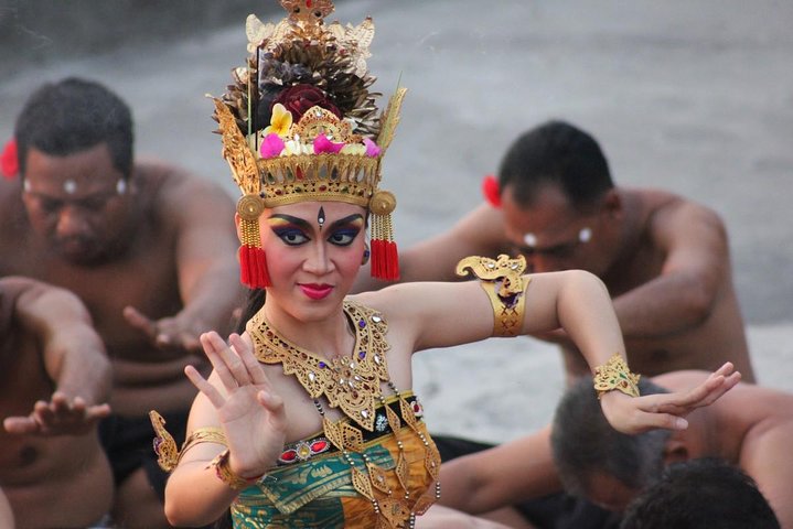 Half-Day Tour: Uluwatu Temple and Kecak Fire Dance Show - Image 3