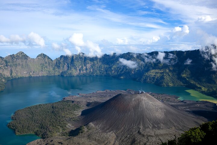 Mount Rinjani Trekking Tour 2D/1N - Image 1