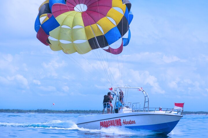 Parasailing Adventure - Image 1