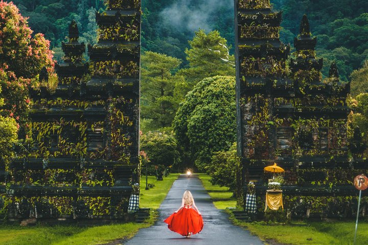 Private Instagram Tour: The Most Scenic Spots - Image 3