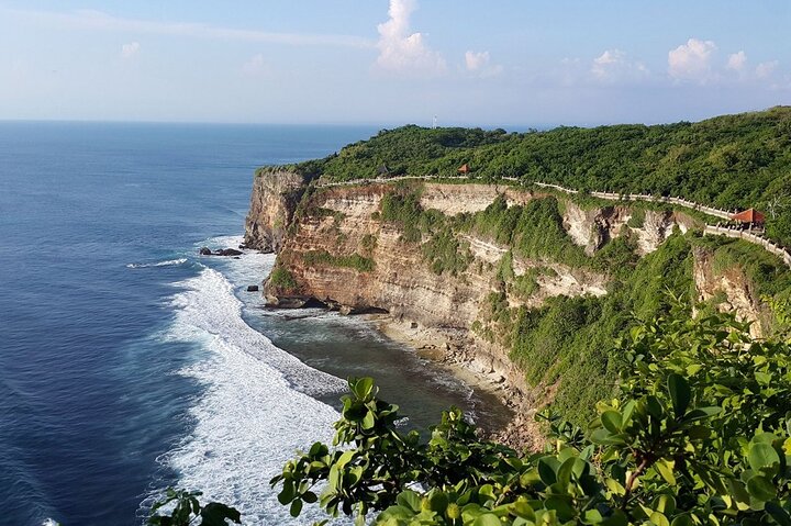 Private Tour Bali Beaches and Uluwatu Temple with Dinner - Image 4