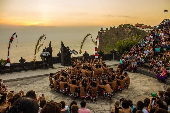 Private Tour Bali Beaches and Uluwatu Temple with Dinner - Image 2