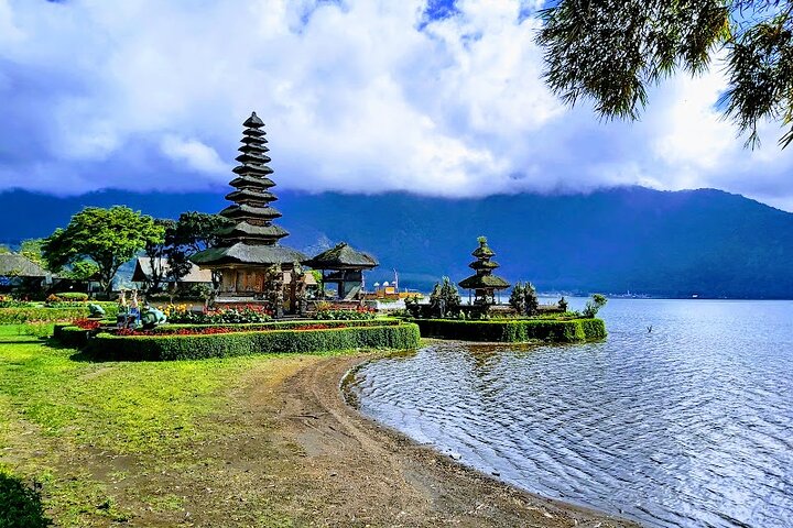 Private Tour Funtastic Nungnung Waterfall And Beratan Temple - Image 1