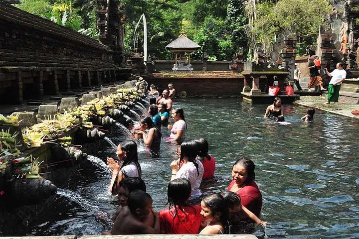 Private Tour: Tirta Empul, Tukad Cepung Waterfall & Penglipuran Village - Image 4