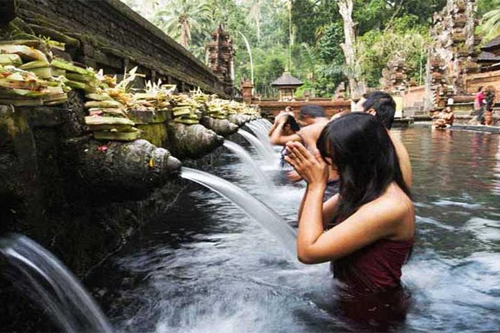 Private Tour: Tirta Empul, Tukad Cepung Waterfall & Penglipuran Village - Image 3