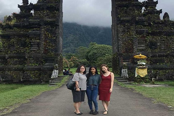 Private Tour: Ulun Danu Temple-Handara Gate-Wana Giri Hill&Tanah Lot Sunset - Image 3