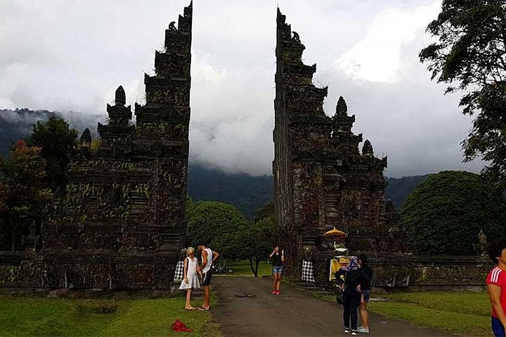 Private Tour: Ulun Danu Temple-Handara Gate-Wana Giri Hill&Tanah Lot Sunset - Image 5