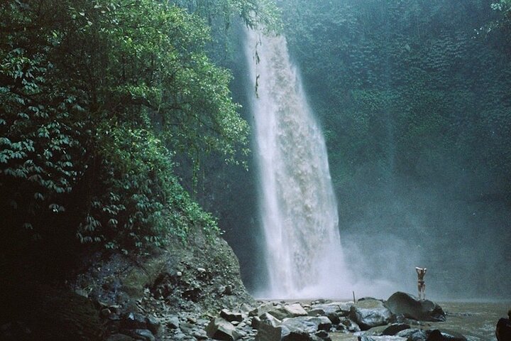 Private Tours Nungnung waterfall And Beratan Temple - Image 1