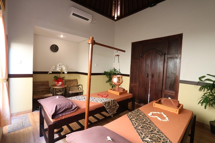 Royal Orchid Spa 2 Hours Warm Stone Massage - Image 5