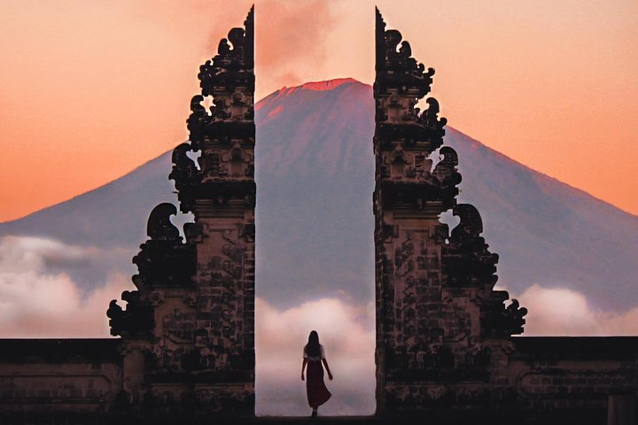 Sunrise At Heaven's Gate Lempuyang Luhur Bali - Image 1