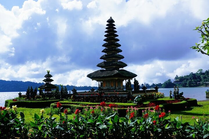 Superb Ulun Danu Temple And Taman Ayun Temple Private Tours - Image 2