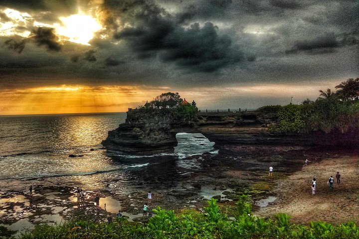 Tanah Lot Sunset Tour With Best Bali Driver Service - Image 1
