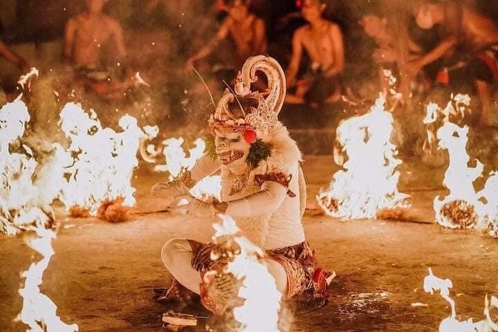 Uluwatu Sunset Tour & Kecak Fire Dance - Image 3